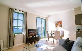 Seafront Apt. With Elevator And French Balcony